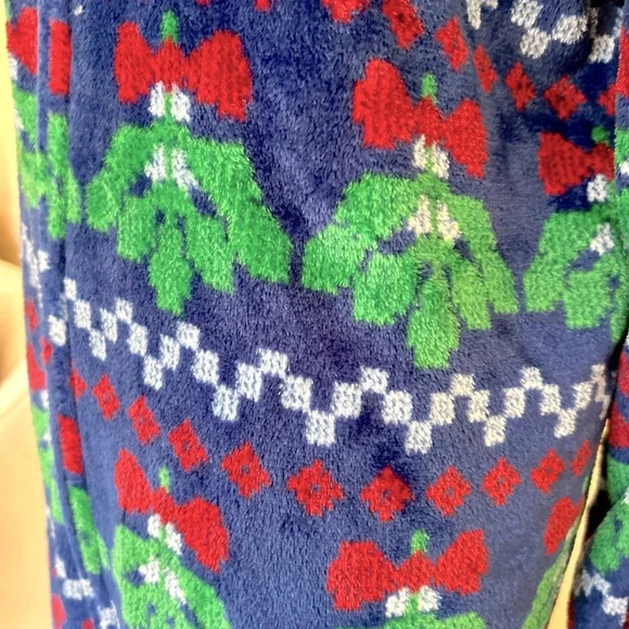 Holiday Time “Kiss Me” Mistle Toe Christmas Onsie - Picture 8 of 10